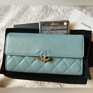 Preloved Chanel long wallet